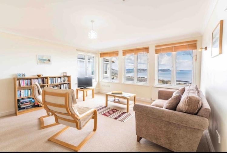 Fantastic Spacious House With Beautiful Panoramic Views Of The Bay Only A Few Minutes Walk From Beach Harbour And Restaurants This House Has 3 Bedrooms 3 Bathrooms And 2 Lovely Sitting Rooms Lyme Regis Eksteriør bilde