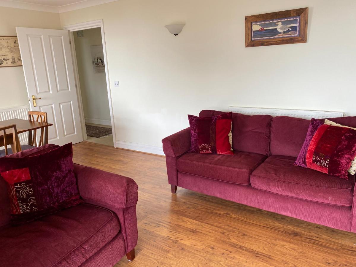 Fantastic Spacious House With Beautiful Panoramic Views Of The Bay Only A Few Minutes Walk From Beach Harbour And Restaurants This House Has 3 Bedrooms 3 Bathrooms And 2 Lovely Sitting Rooms Lyme Regis Eksteriør bilde